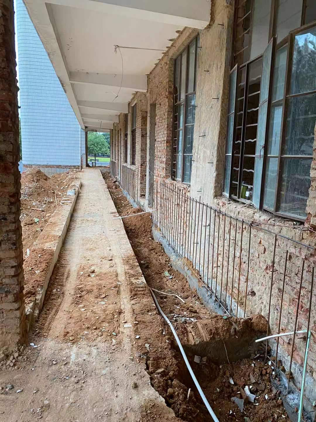 水泥路面起皮怎么办？？？？？？？？可以一次性治理到位吗？？？？？？？？